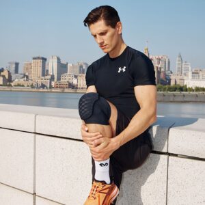 6440R-BK_Hex Knee Elbow Shin Sleeves Black_Lifestyle3.png