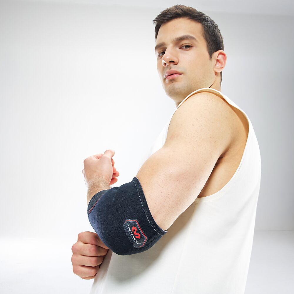 481R-BK_Elbow Support Black_Lifestyle5.png