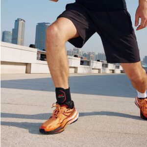 195R-BK_Ankle Brace With Straps Black_Lifestyle1.png