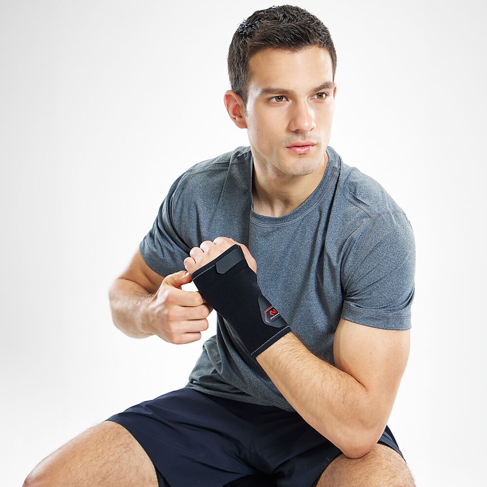 454R-BK_Wrist Brace Adjustable Black_Lifestyle4.png