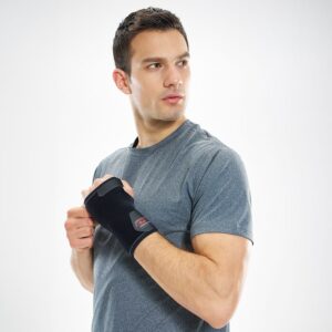 454R-BK_Wrist Brace Adjustable Black_Lifestyle3.png