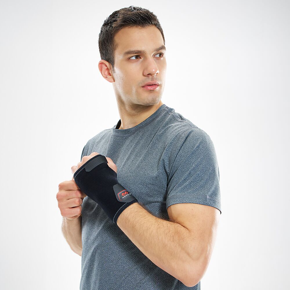 454R-BK_Wrist Brace Adjustable Black_Lifestyle3.png