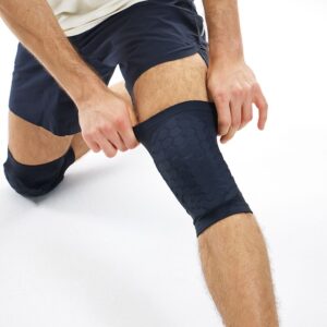 6440R-BK_Hex Knee Elbow Shin Sleeves Black_Lifestyle5.png