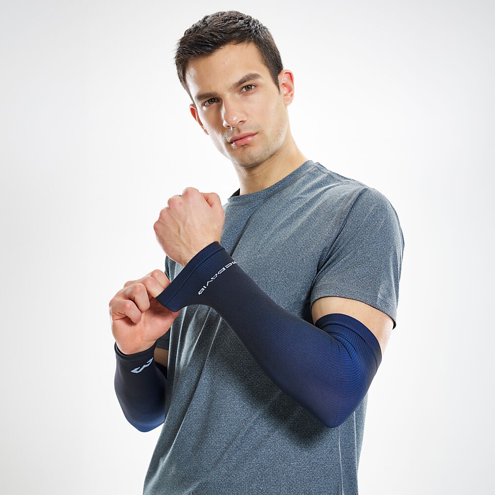 8837R-BKAB_Elite Compression Arm Sleeves Black Alt Blue_Lifestyle5.png