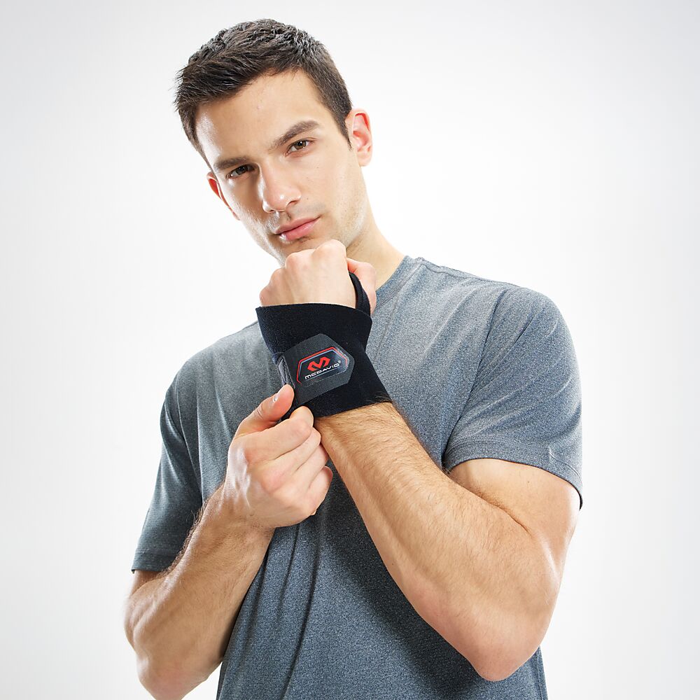 451R_Wrist Wrap Adjustable Black_Lifestyle3.png