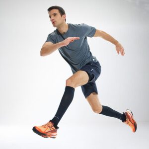 8831R-BK_Elite Recovery Compression Socks Black_Lifestyle5.png