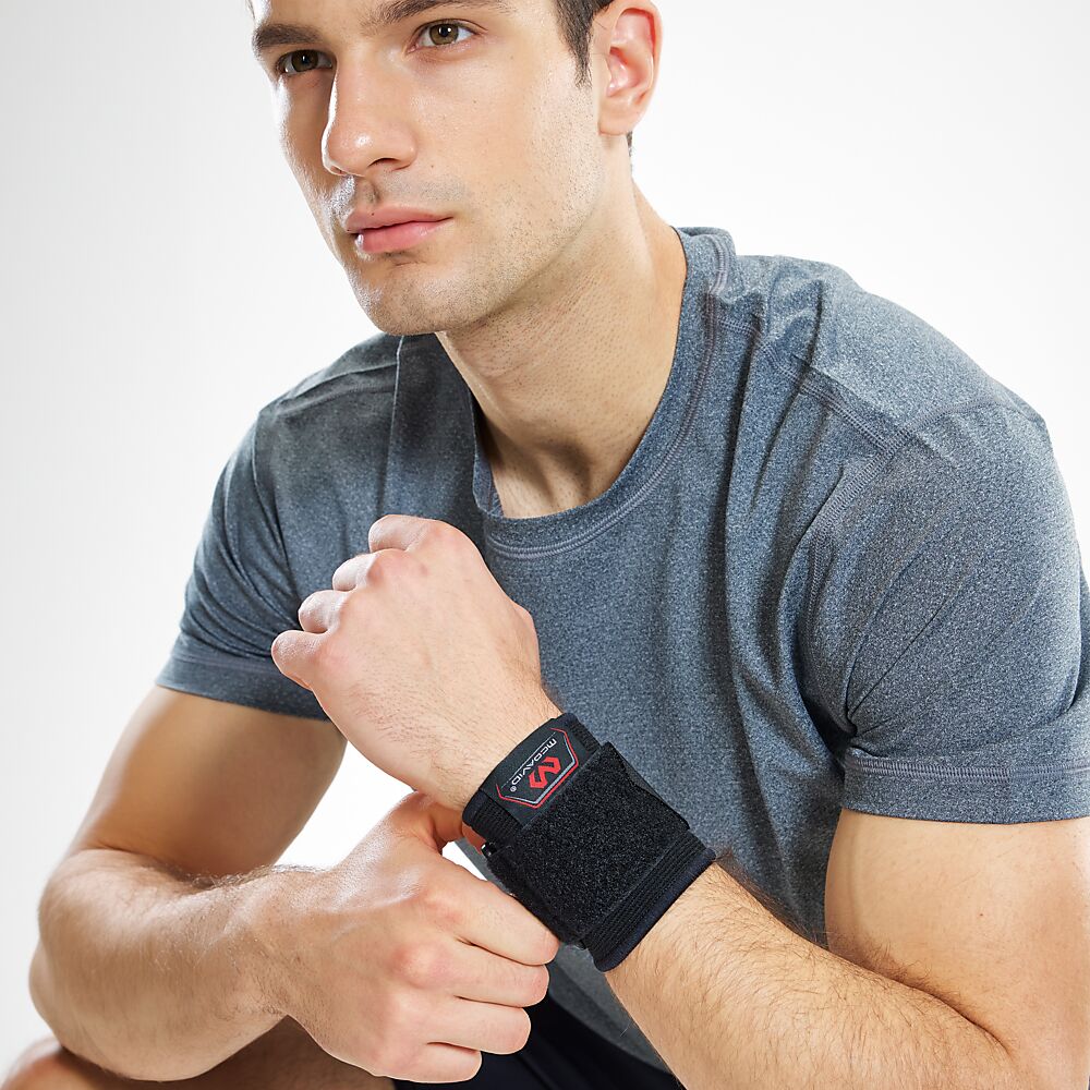 513R-BK_Wrist Sleeve Adjustable elastic Black_Lifestyle4.png