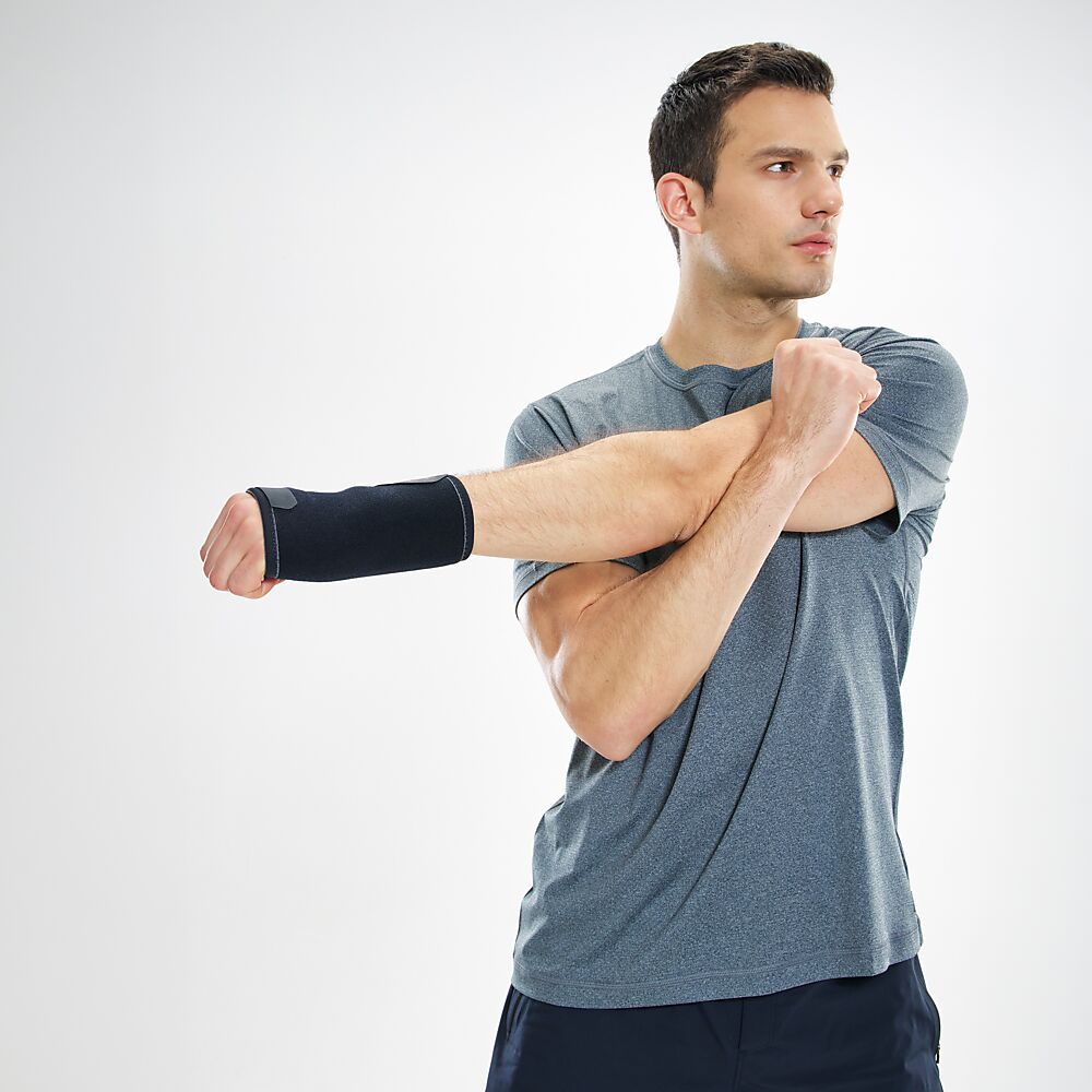 454R-BK_Wrist Brace Adjustable Black_Lifestyle2.png