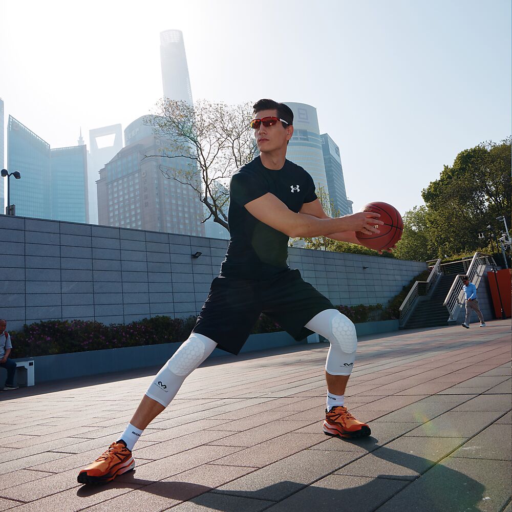 6446R-WH_Hex Leg Sleeves White_Lifestyle2.png