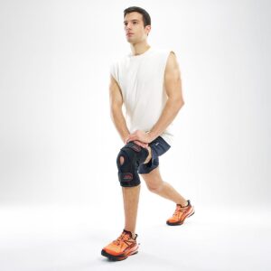 425R-BK_Knee Support With Stays And Cross Straps Black_Lifestyle3.png