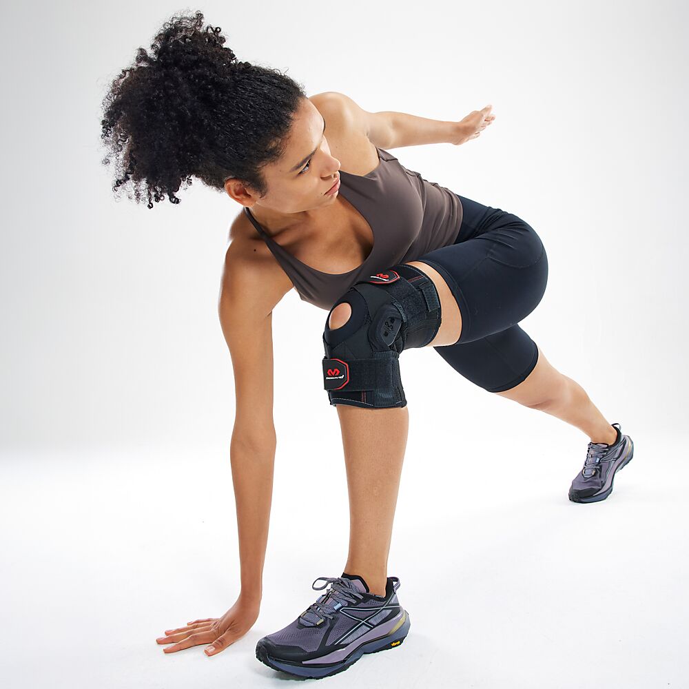 429X-BK_Knee Brace With Polycentric Hinges And Cross Straps Black_Lifestyle6.png