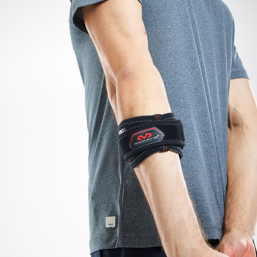 489R-BK_Tennis Elbow Strap With Pads Black_Lifestyle4.png