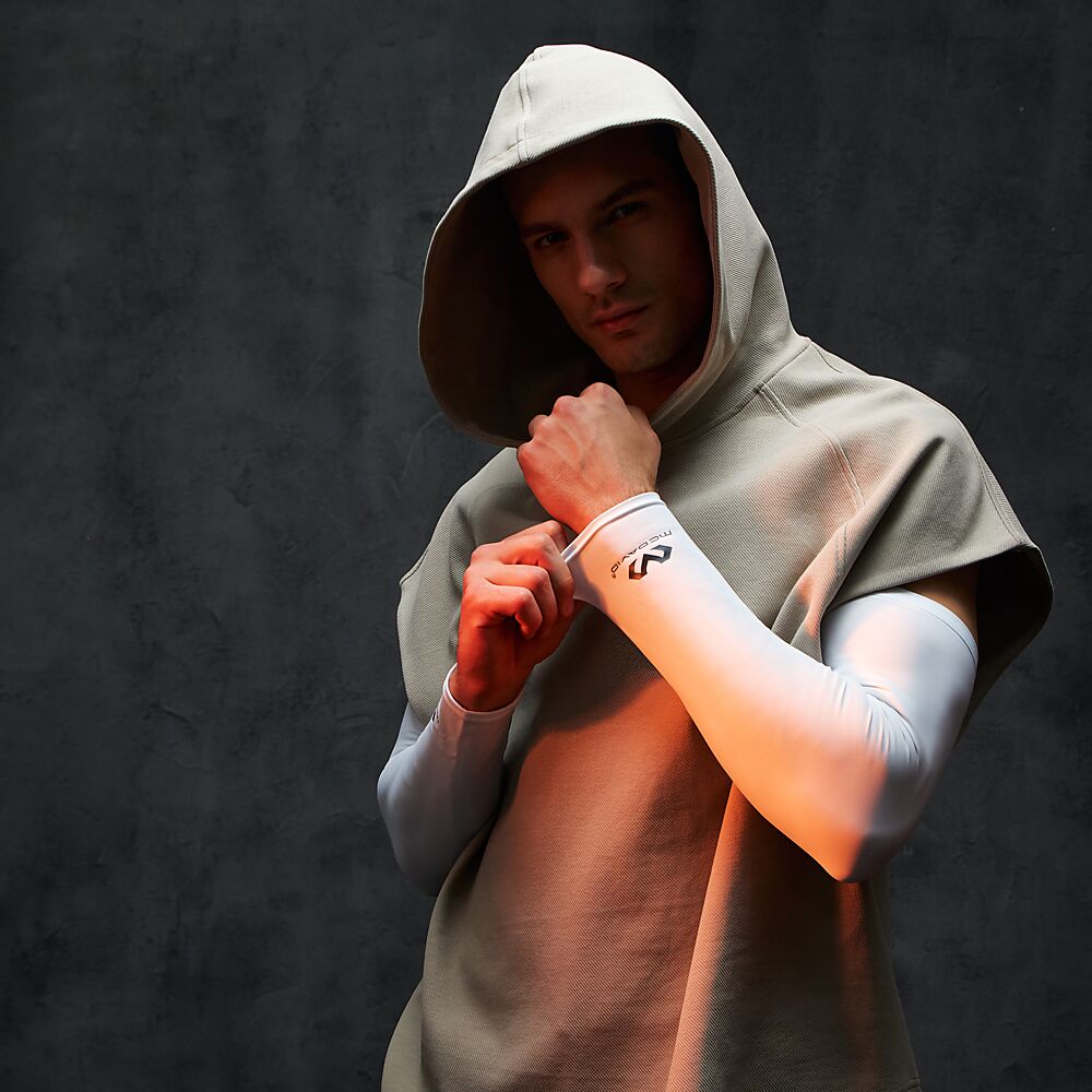6566R-WH_Compression Arm Sleeve White_Lifestyle12.png