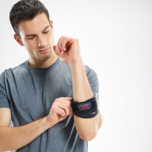 489R-BK_Tennis Elbow Strap With Pads Black_Lifestyle2.png