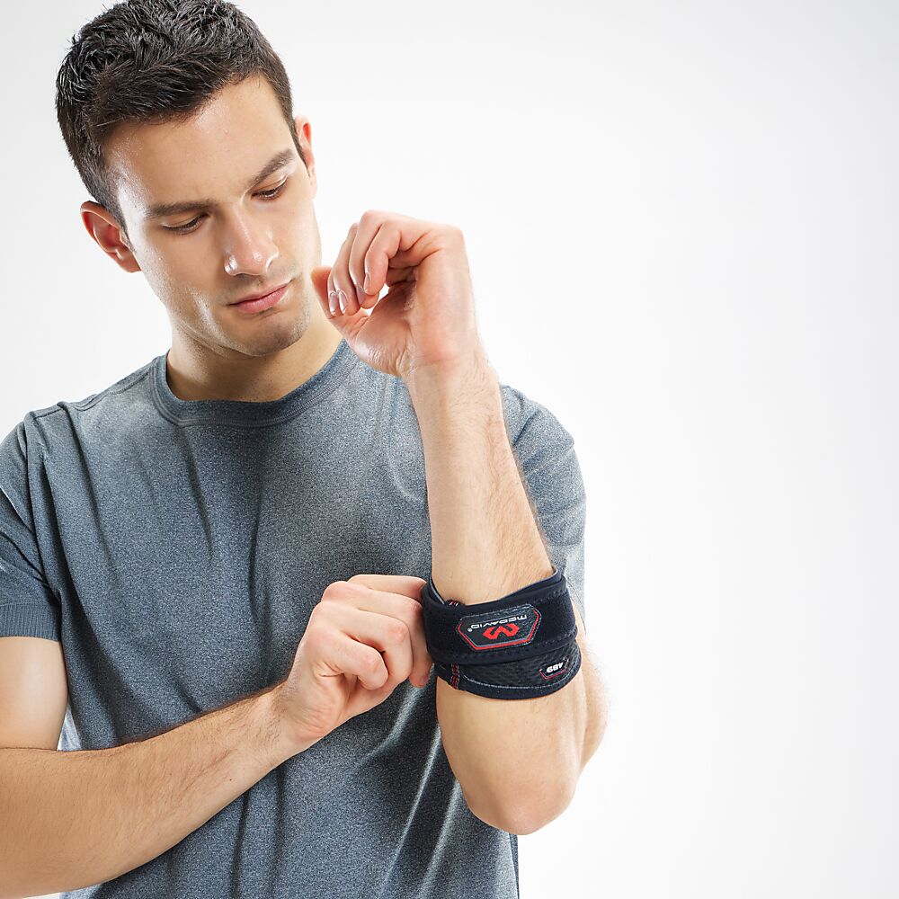 489R-BK_Tennis Elbow Strap With Pads Black_Lifestyle2.png