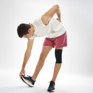 510R-BK_Knee Sleeve Elastic Black_Lifestyle4.png