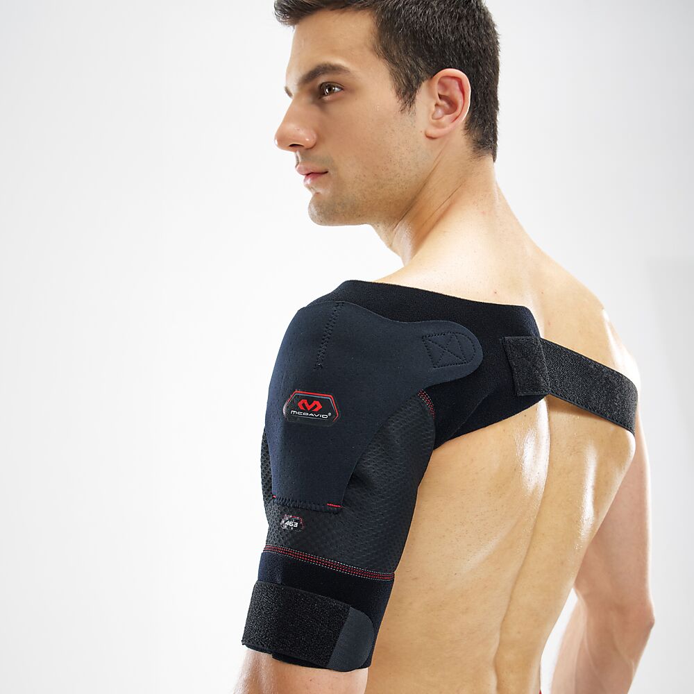 463R-BK_Shoulder Support Wrap Black_Lifestyle6.png