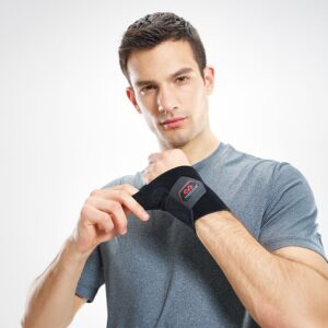 451R_Wrist Wrap Adjustable Black_Lifestyle1.png