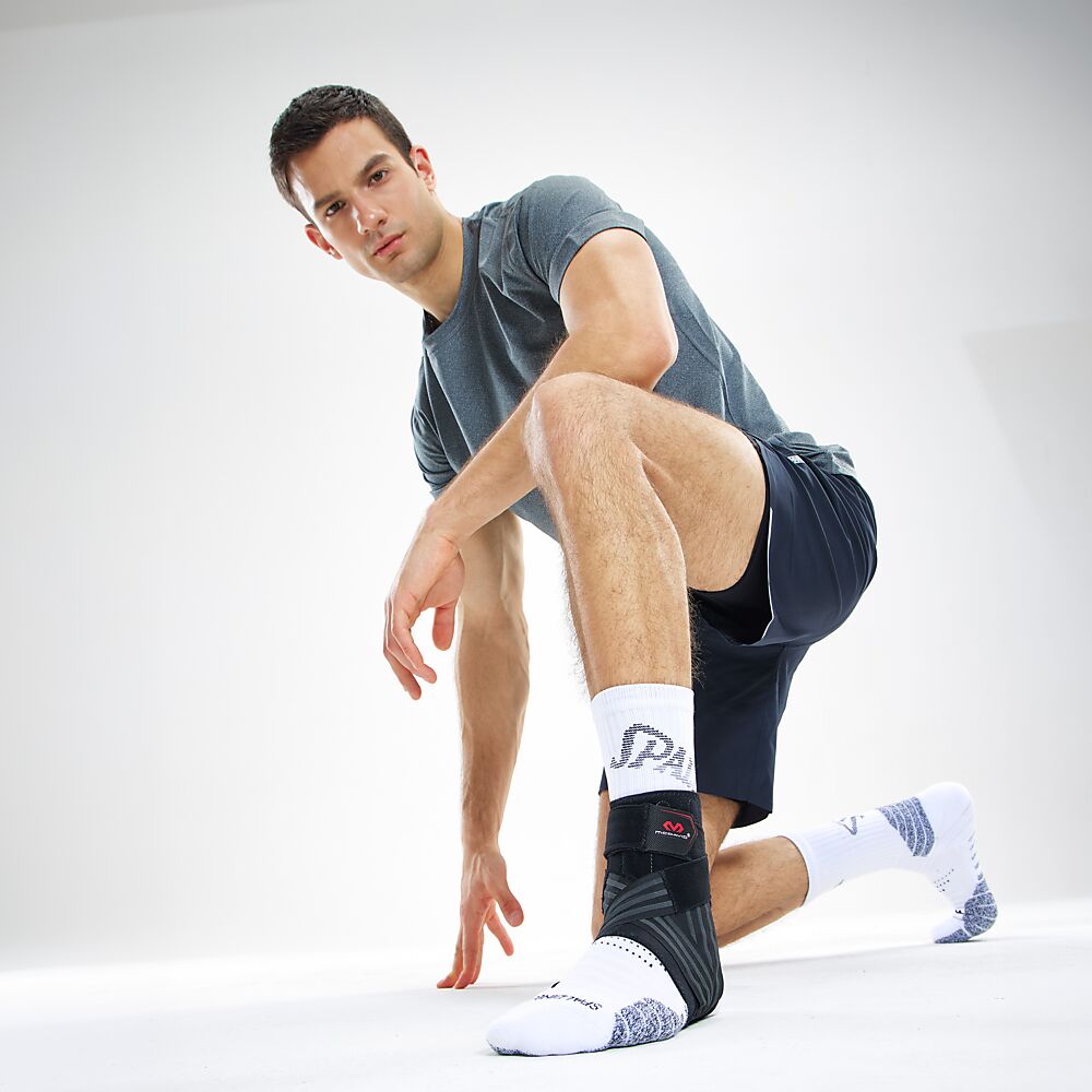 4305R-BK_Phantom 3+ Ankle Brace Black_Lifestyle3.png