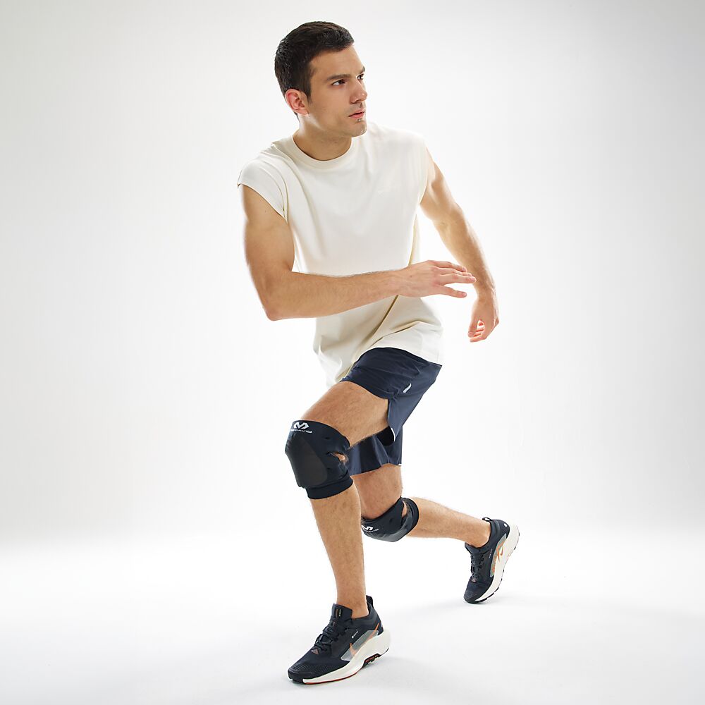 646R-BK_Volleyball Knee Pads Black_Lifestyle5.png
