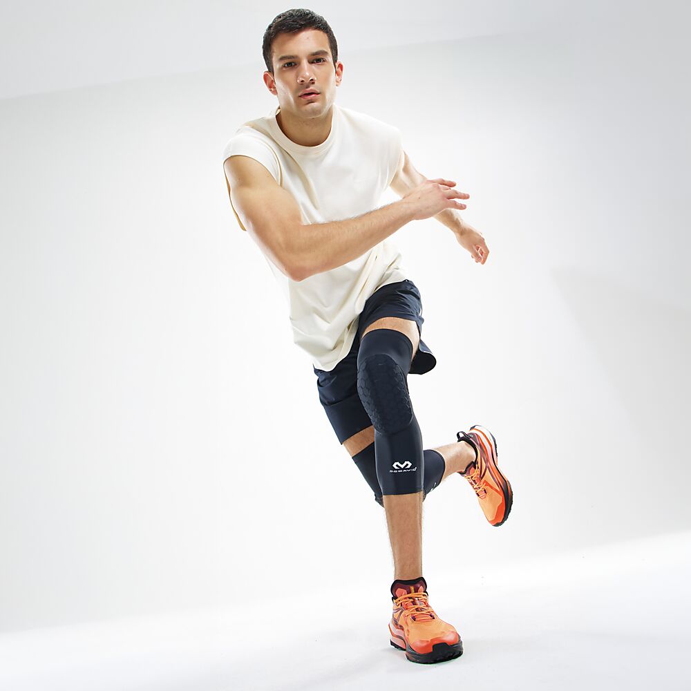 6446R-BK_Hex Leg Sleeves Black_Lifestyle2.png