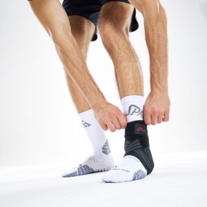 4305R-BK_Phantom 3+ Ankle Brace Black_Lifestyle2.png