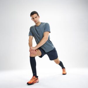 8831R-BK_Elite Recovery Compression Socks Black_Lifestyle3.png