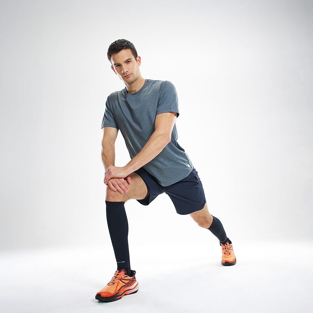 8831R-BK_Elite Recovery Compression Socks Black_Lifestyle3.png