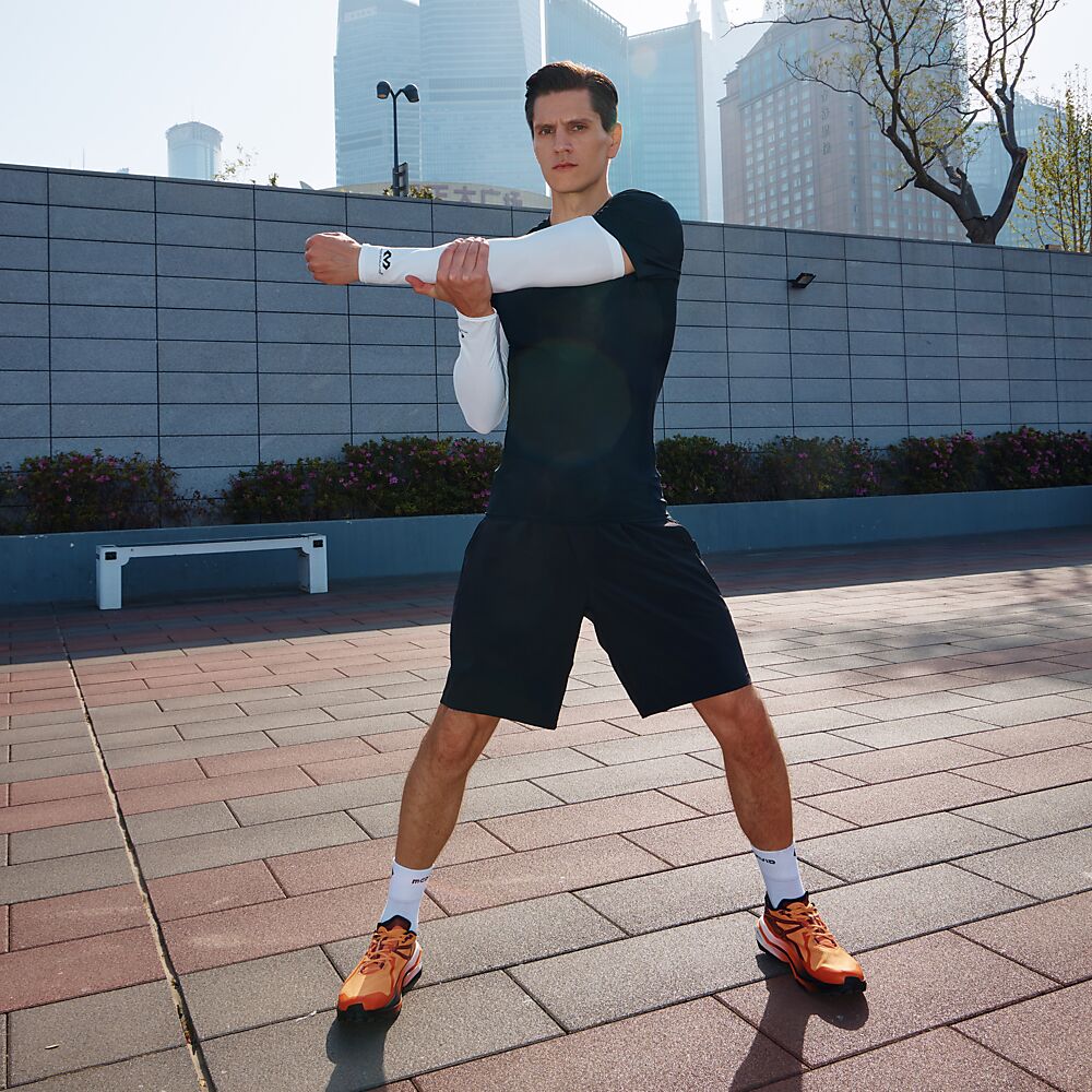6566R-WH_Compression Arm Sleeve White_Lifestyle11.png