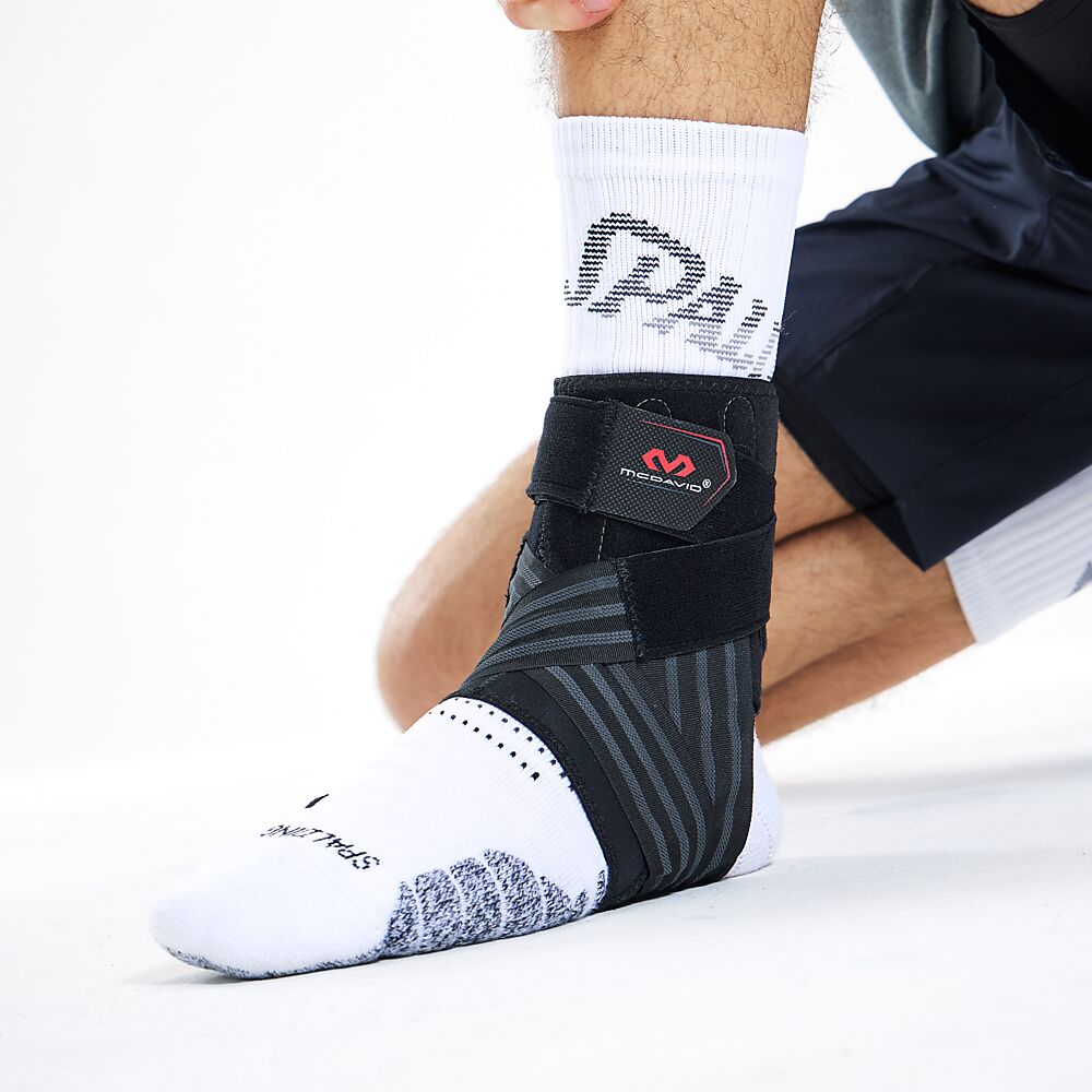 4305R-BK_Phantom 3+ Ankle Brace Black_Lifestyle4.png