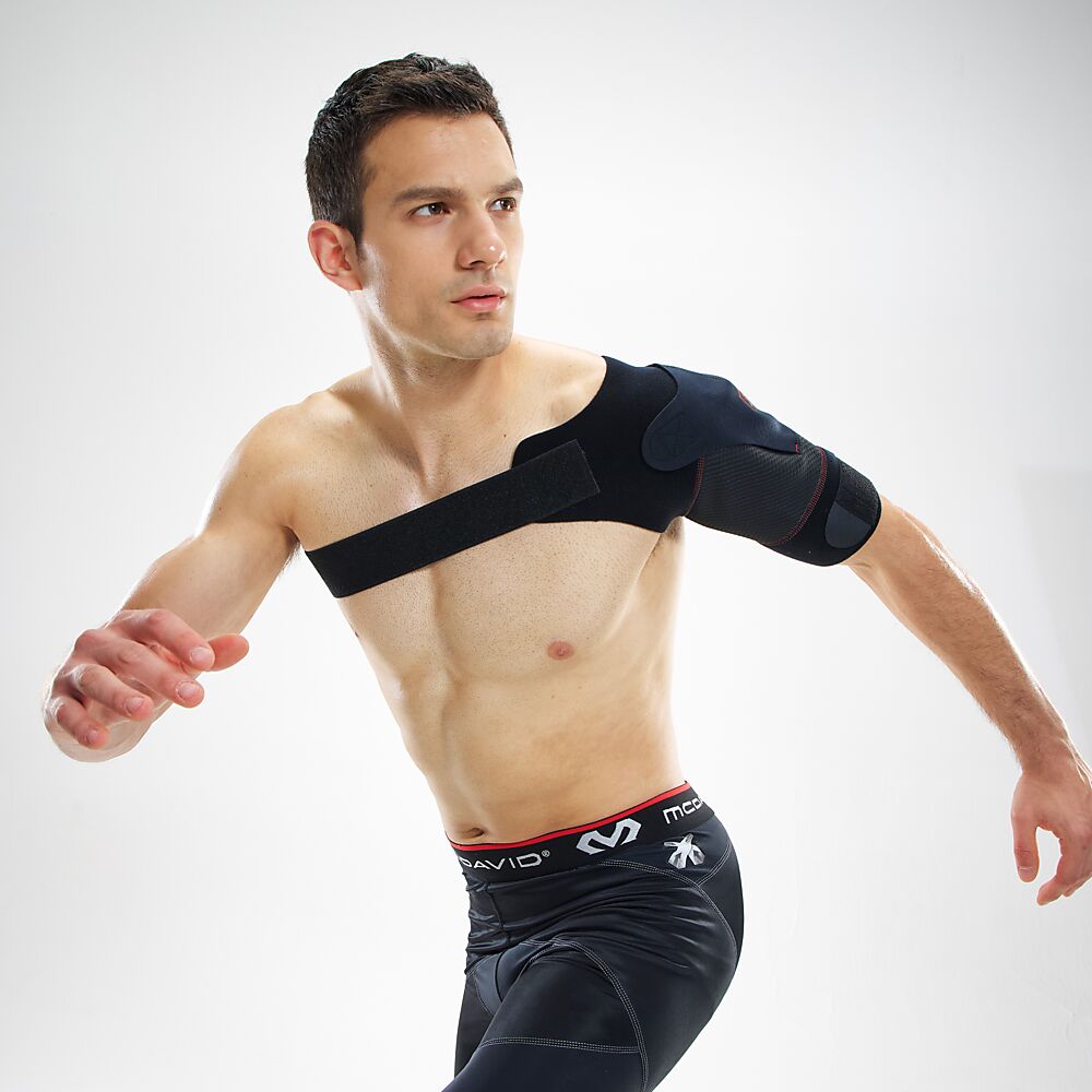 463R-BK_Shoulder Support Wrap Black_Lifestyle4.png
