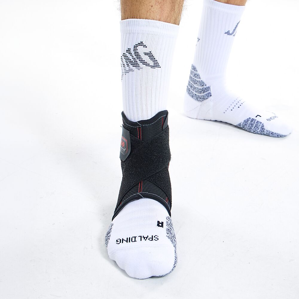 432R-BK_Ankle Support With Figure-8 Straps Black_Lifestyle5.png