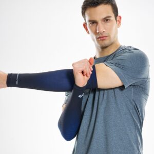 8837R-BKAB_Elite Compression Arm Sleeves Black Alt Blue_Lifestyle4.png