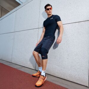401R-BK_Knee Support Sleeve Black_Lifestyle6.png