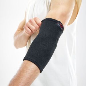 512R-BK_Elbow Sleeve Elastic Black_Lifestyle4.png