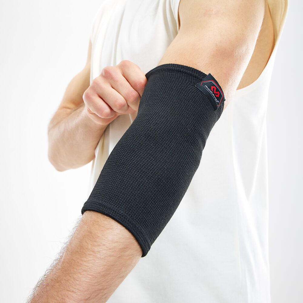 512R-BK_Elbow Sleeve Elastic Black_Lifestyle4.png