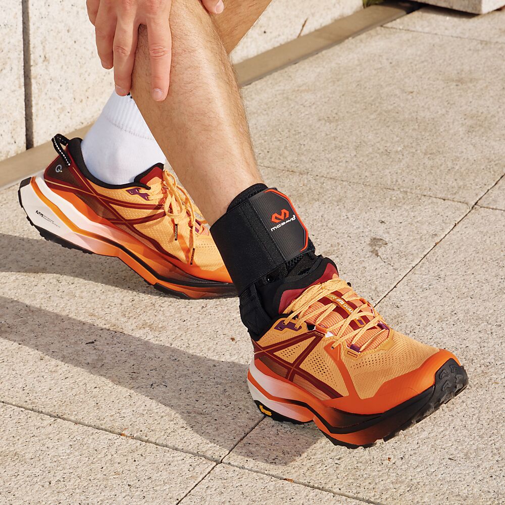 195R-BK_Ankle Brace With Straps Black_Lifestyle2.png