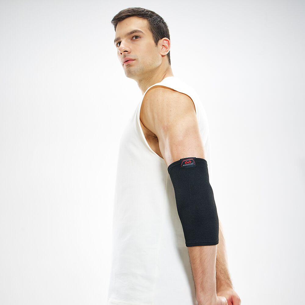 512R-BK_Elbow Sleeve Elastic Black_Lifestyle6.png