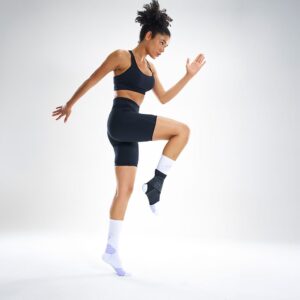 433R-BK_Ankle Support Mesh With Straps Black_Lifestyle5.png