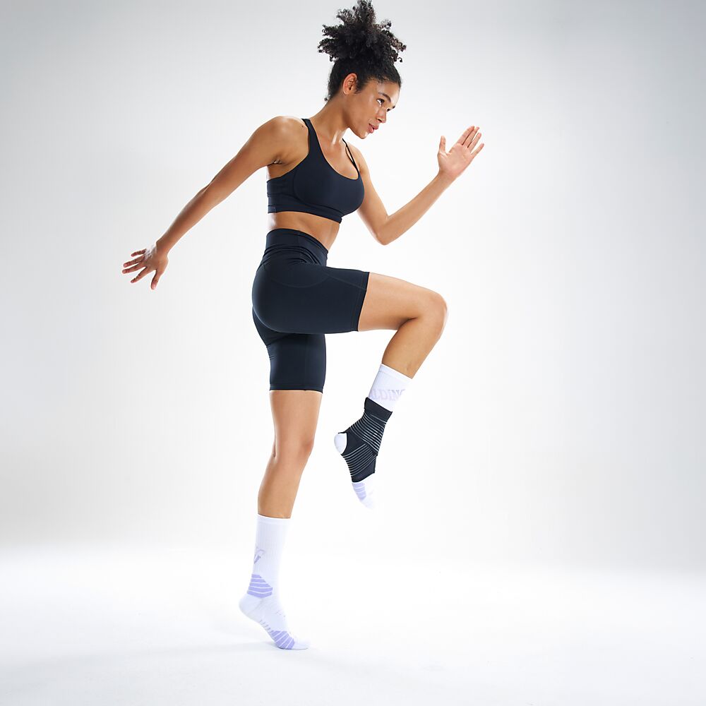 433R-BK_Ankle Support Mesh With Straps Black_Lifestyle5.png