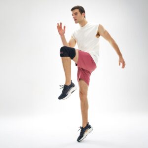 401R-BK_Knee Support Sleeve Black_Lifestyle4.png