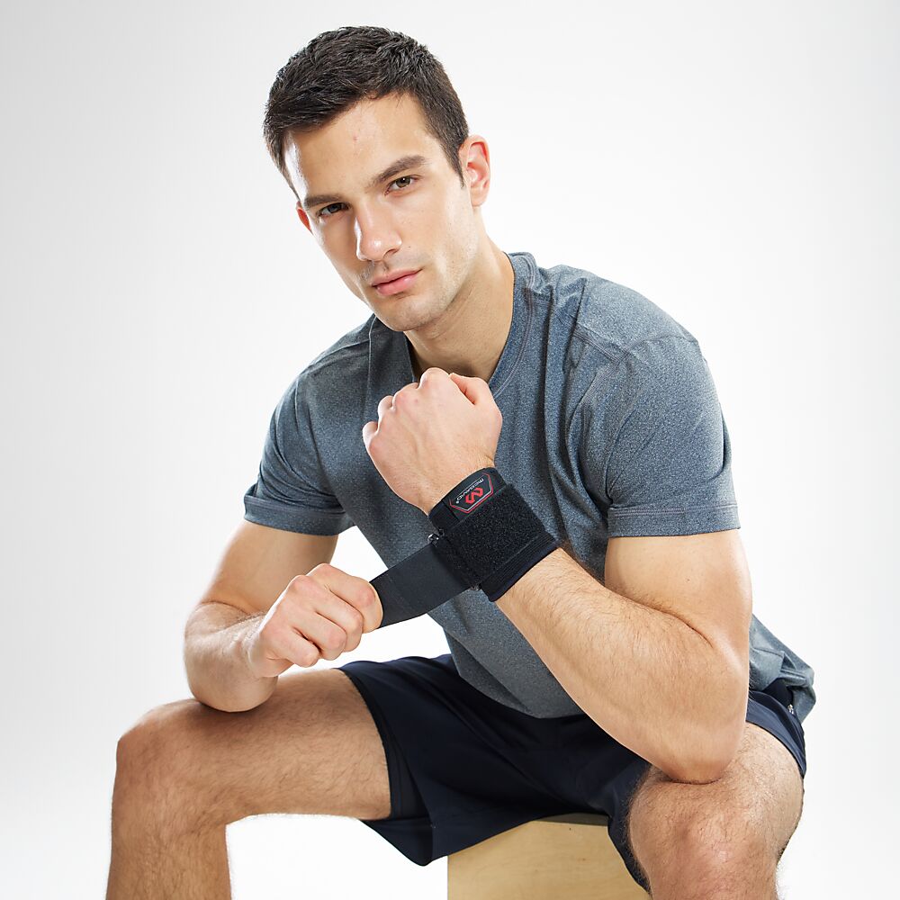 513R-BK_Wrist Sleeve Adjustable elastic Black_Lifestyle5.png